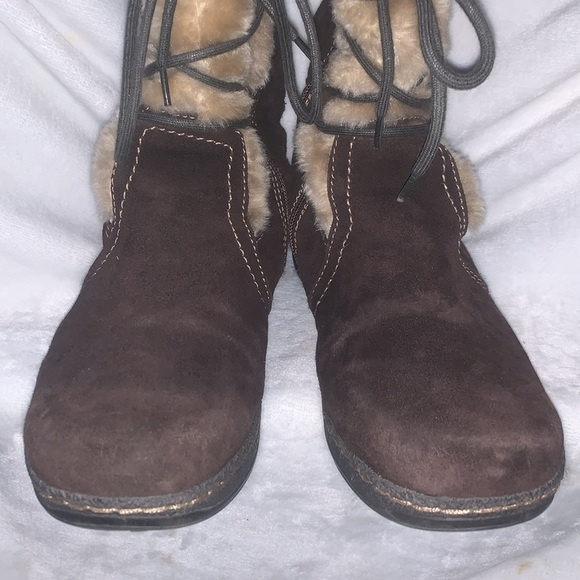 St. John’s Bay Brown fall/winter boots - Picture 3 of 11